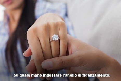 Su quale dito indossare l'anello di fidanzamento. L'errore che fanno molte donne!